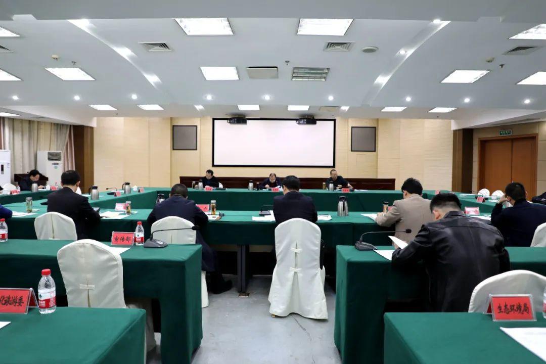 会议的重要性，不可或缺的沟通与决策平台，强调会议价值的关键性