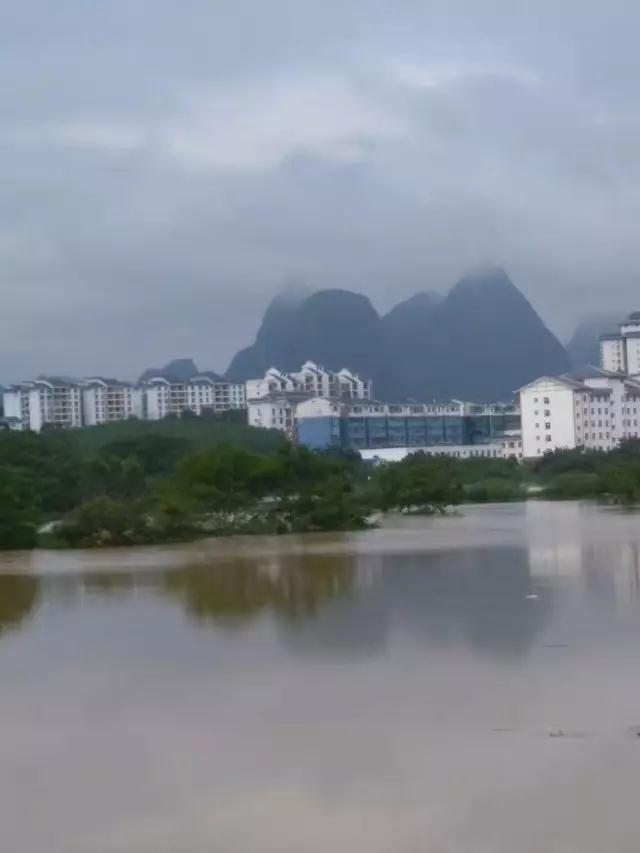 市民积水，城市挑战与应对策略