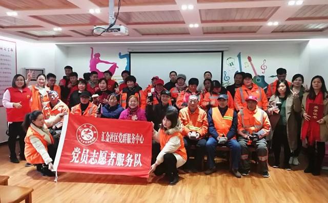 致敬志愿者，你们的付出无比辛劳，无私奉献值得赞扬