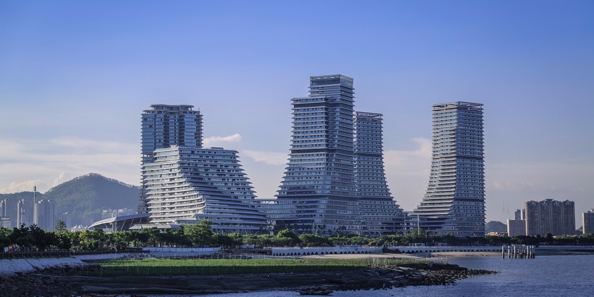 厦门体育中心旁大楼，历史沿革、现状瞭望与未来展望