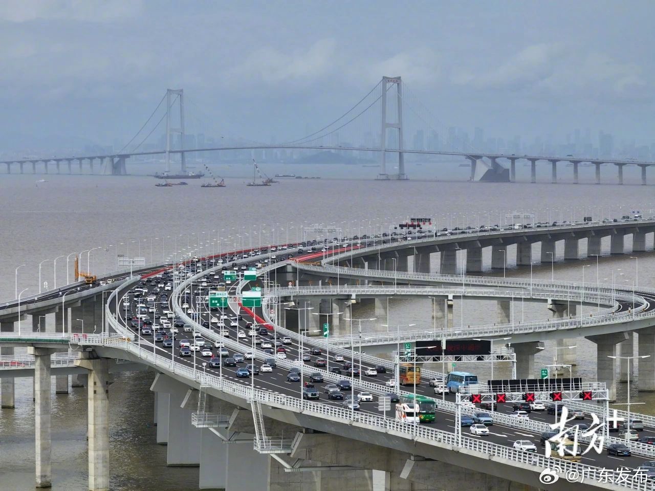 深中通道正式通车流量分析与展望，未来趋势展望及影响评估