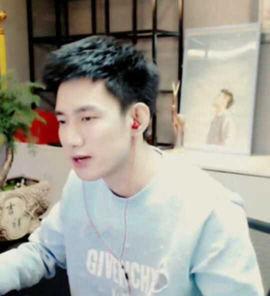 阿哲展现全新风采，音乐才子不断突破自我的最新动态