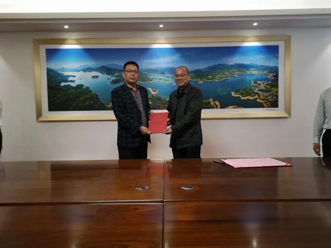 郑友套最新艺术成就与影响，探索当代艺术新领域的先驱