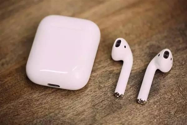 最新款苹果耳机，AirPods Pro 2——音乐与通话的极致体验